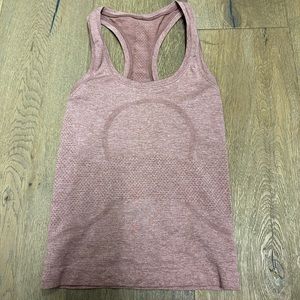 This pink lululemon race back swiftly tech is a size 0 and in great condition